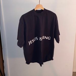 Jesus is King Chicago Tee